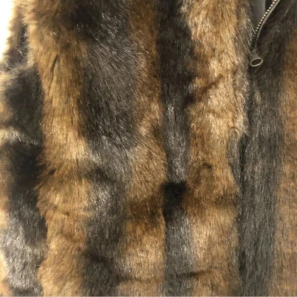 Coaco Reversible Faux Fur Zip Up Black and Brown Striped Vest Size Large  GUC - Picture 4 of 10